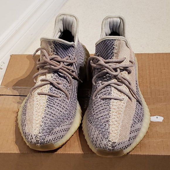 Authentic Adidas 11.5 Yeezy 350 V2 "ASH PEARL" Sneakers W/Tag, Box & Shoe Trees - Picture 1 of 9